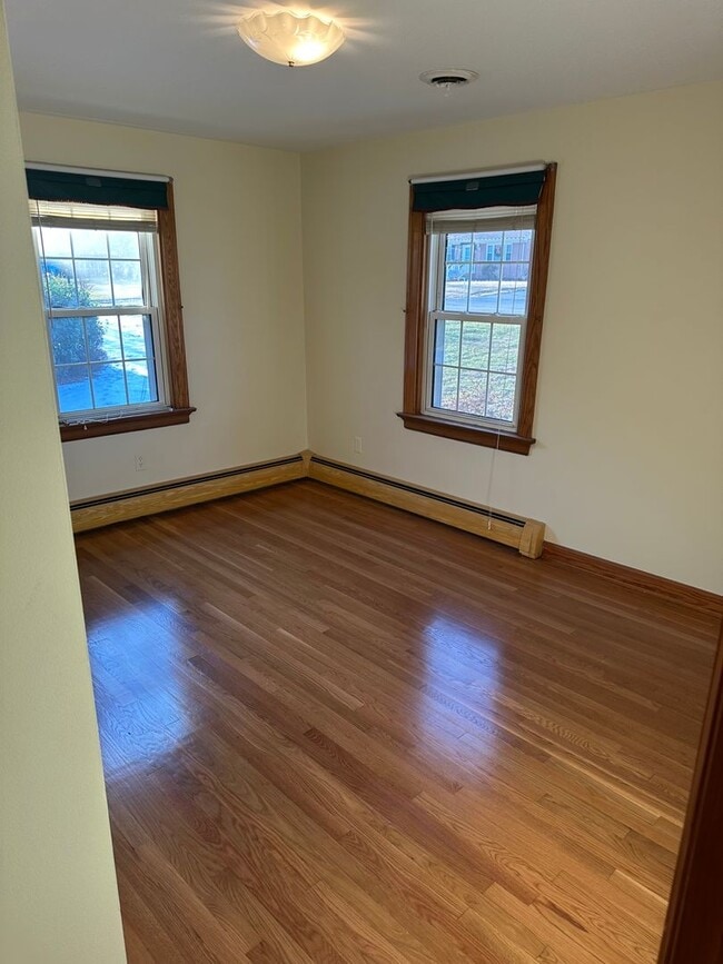 Building Photo - Well maintained 3 Bedroom/2 bath brick rancher in Mechanicsville with large backyard and two car ...