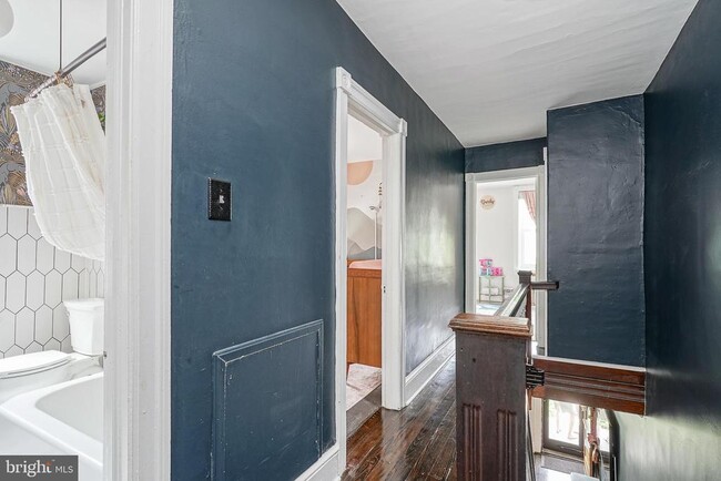 Building Photo - 6 E Collings Ave