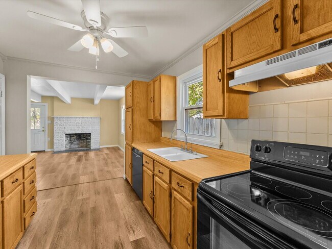 Building Photo - 7602 Woodman Rd