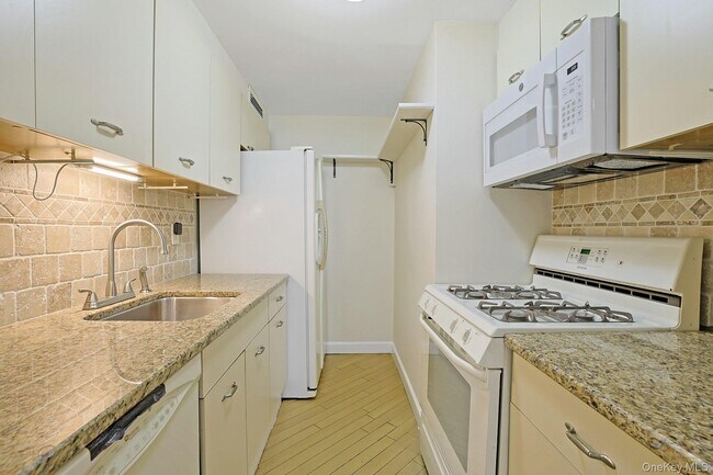 Building Photo - 1270 North Ave