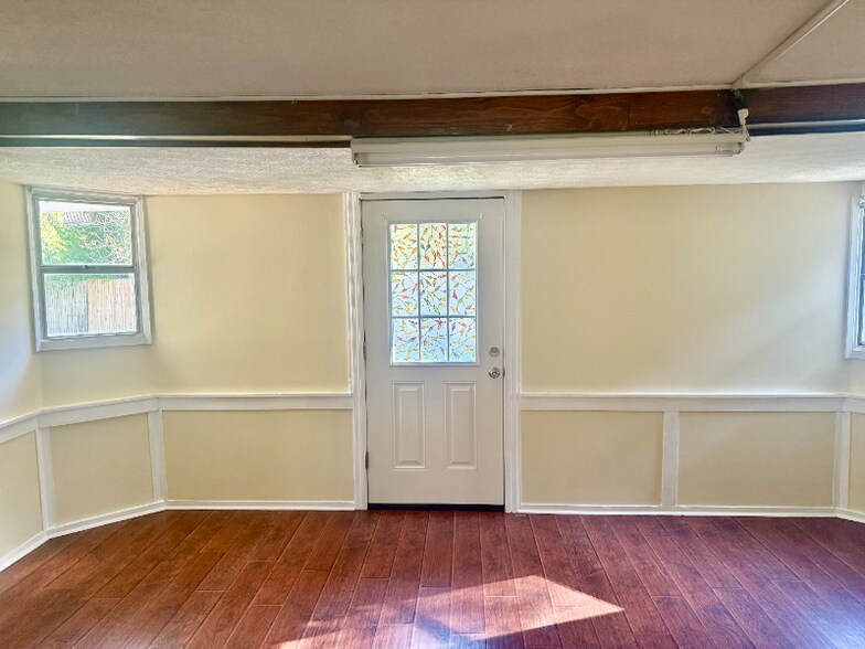 Building Photo - 4635 Johns Cemetery Rd