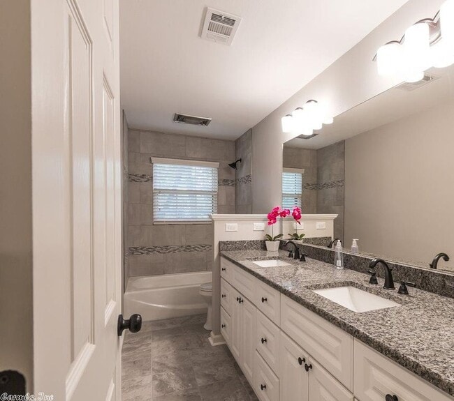 Building Photo - 14 Evergreen Ct