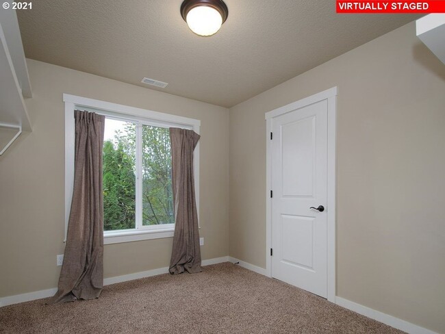 Building Photo - Gorgeous 3 Bed, 2.5 Bath Oasis!