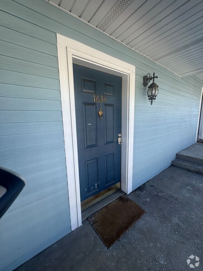 Building Photo - Renaissance II Condominiums: Available Fal...