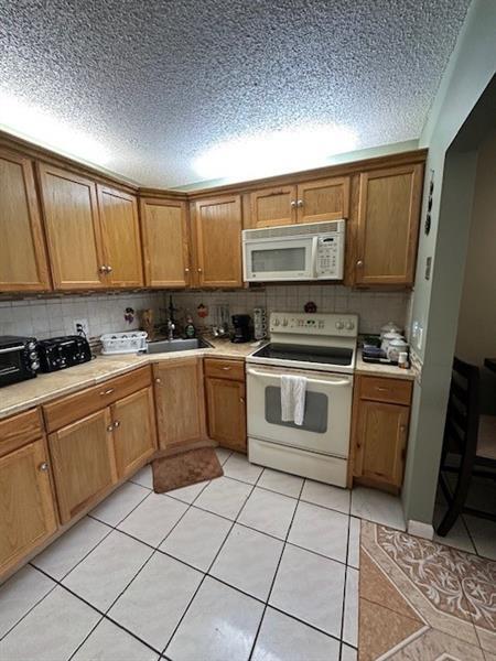 Building Photo - 325 Knotty Pine Cir