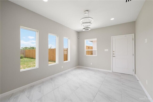 Building Photo - 29 Las Vistas Ln