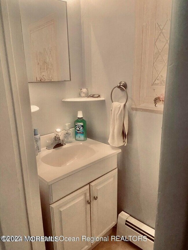 Building Photo - 7 Basset Dr