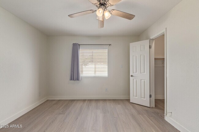 Building Photo - 3825 E Camelback Rd