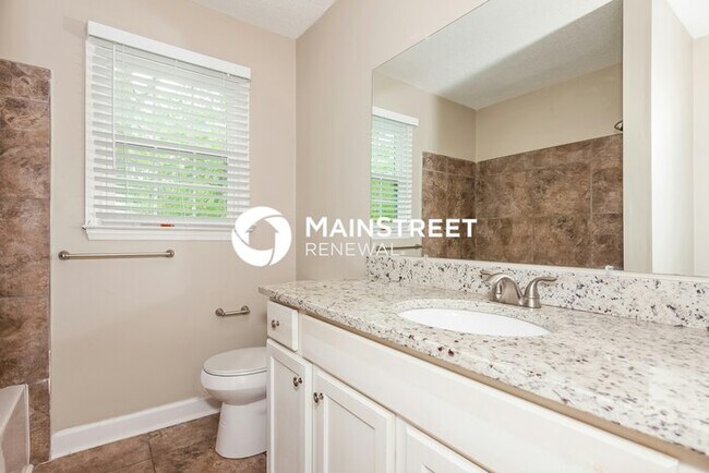 Building Photo - 4 Bedroom Pet-Friendly Home in Charlotte, NC with Main Street Renewal