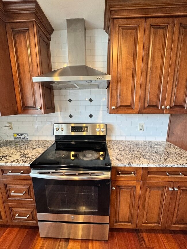 Building Photo - 2 Bed, 2 Bath Home