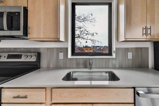 Building Photo - 3333 Hennepin