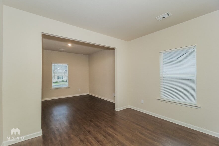 Building Photo - 137 Innis Brk Cir SW