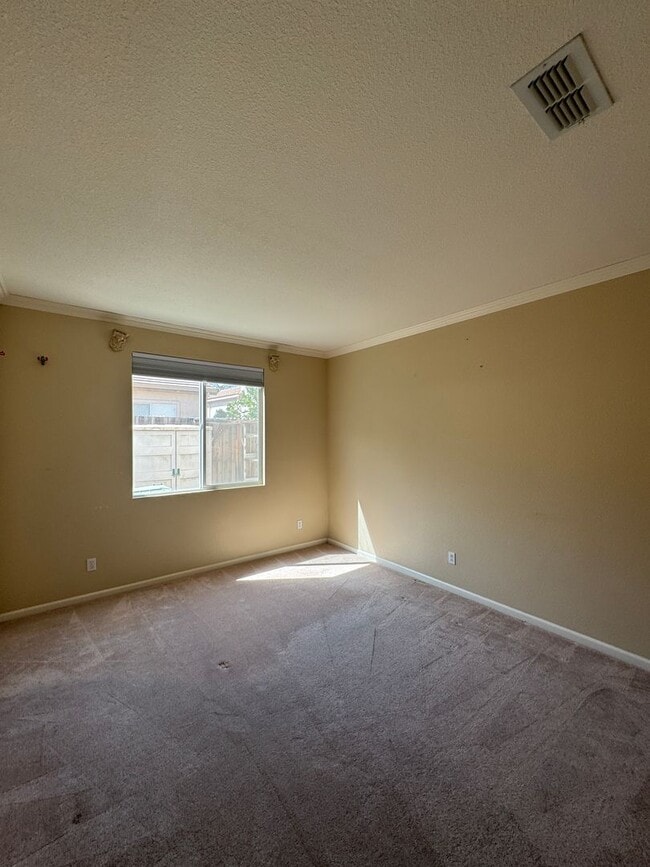 Building Photo - 1762 River Oaks Cir