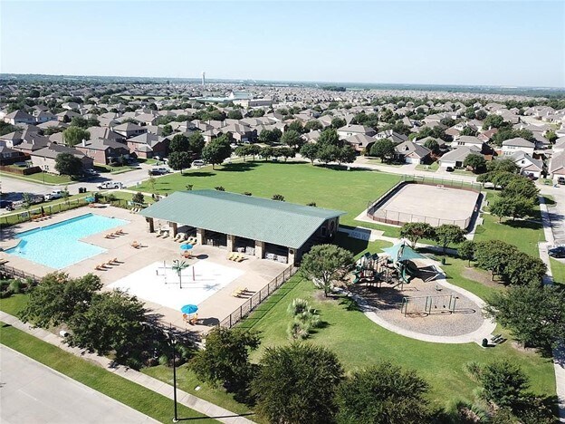 Building Photo - 2107 Hartley Dr