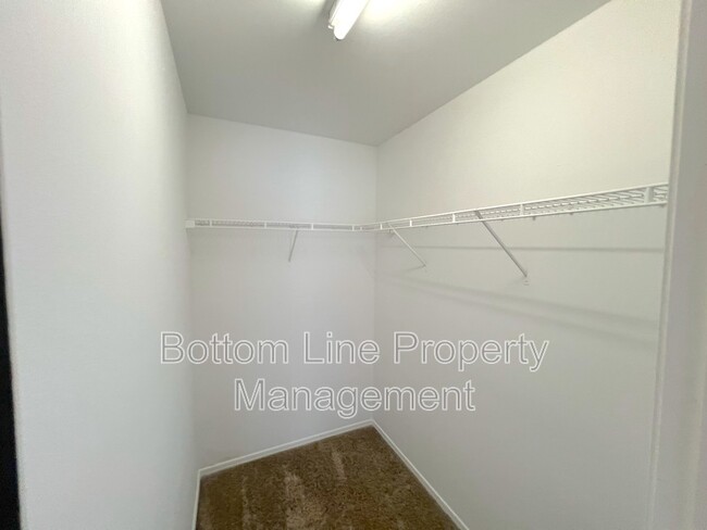 Building Photo - 10957 Dry Stone Dr