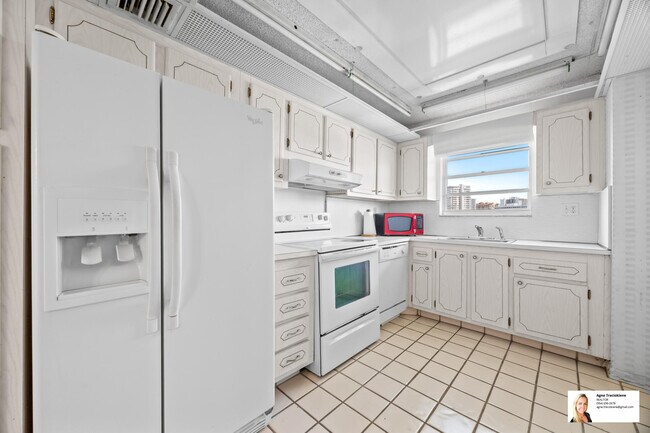 Building Photo - 137 Golden Isles Dr
