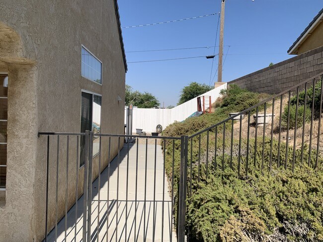 Building Photo - 38650 Juniper Tree Rd