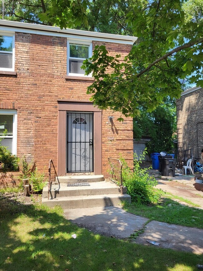 Building Photo - 2548 E 96th St
