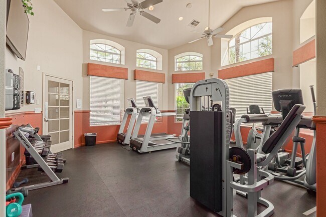 Building Photo - Beautiful 2 bedroom 2 bathroom first floor...