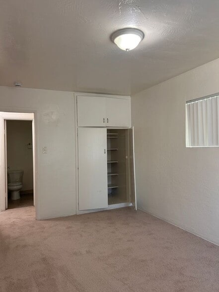 Building Photo - 2836 Jarvis St