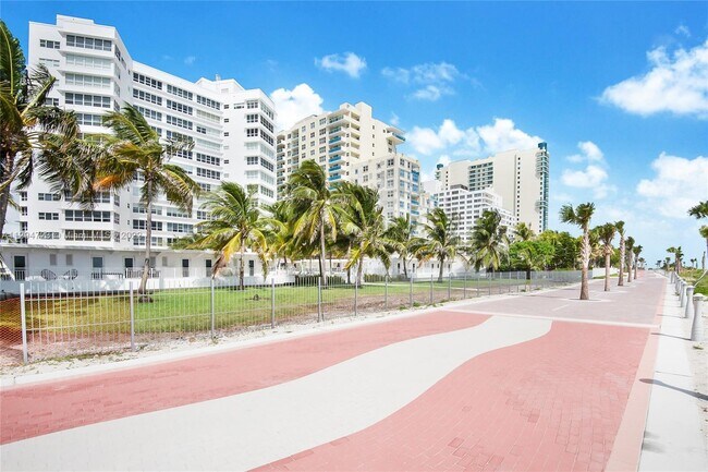 Building Photo - 4925 Collins Ave