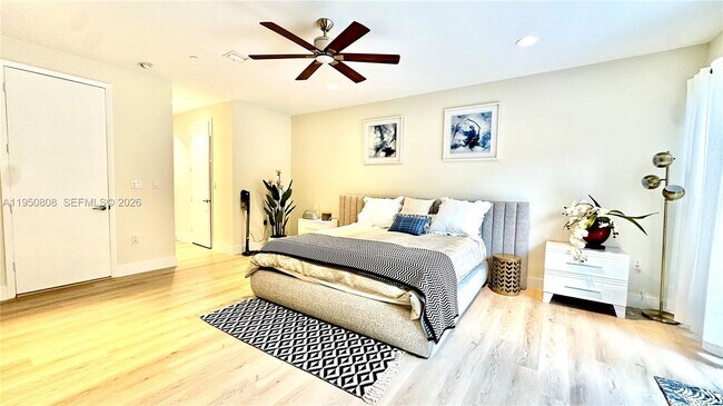 Building Photo - 814 NE 19th Ave