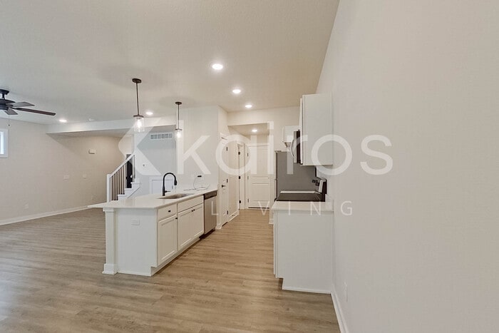 Building Photo - 6918 Bluebell Ct