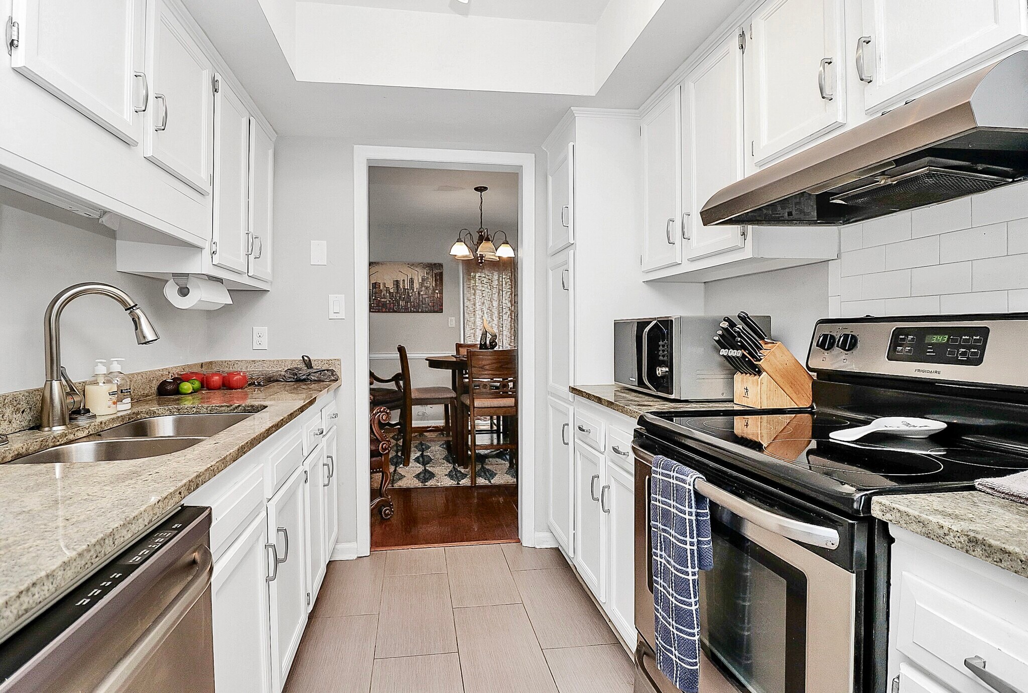 Building Photo - 9252 N Vicksburg Park Ct