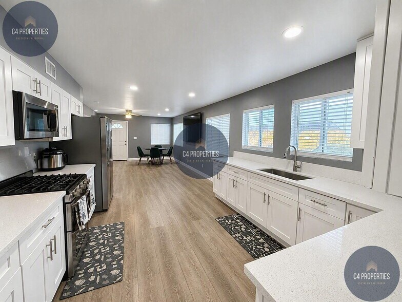Building Photo - 315 Lado De Loma Dr