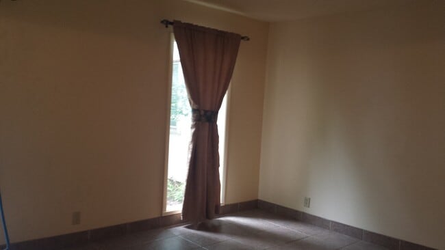Building Photo - 120 Emperado Way