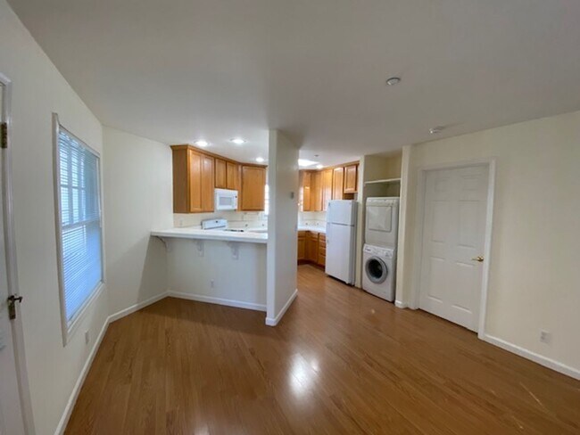 Building Photo - 794 Lighthouse Ave