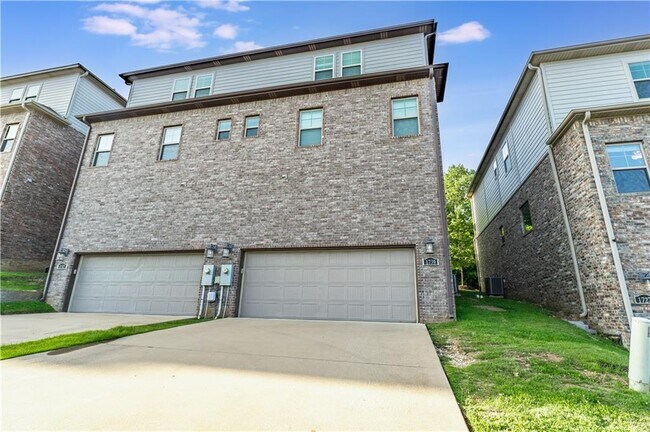 Building Photo - 1765 Nettleship St