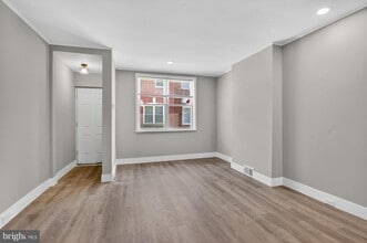 Building Photo - 2422 S Iseminger St