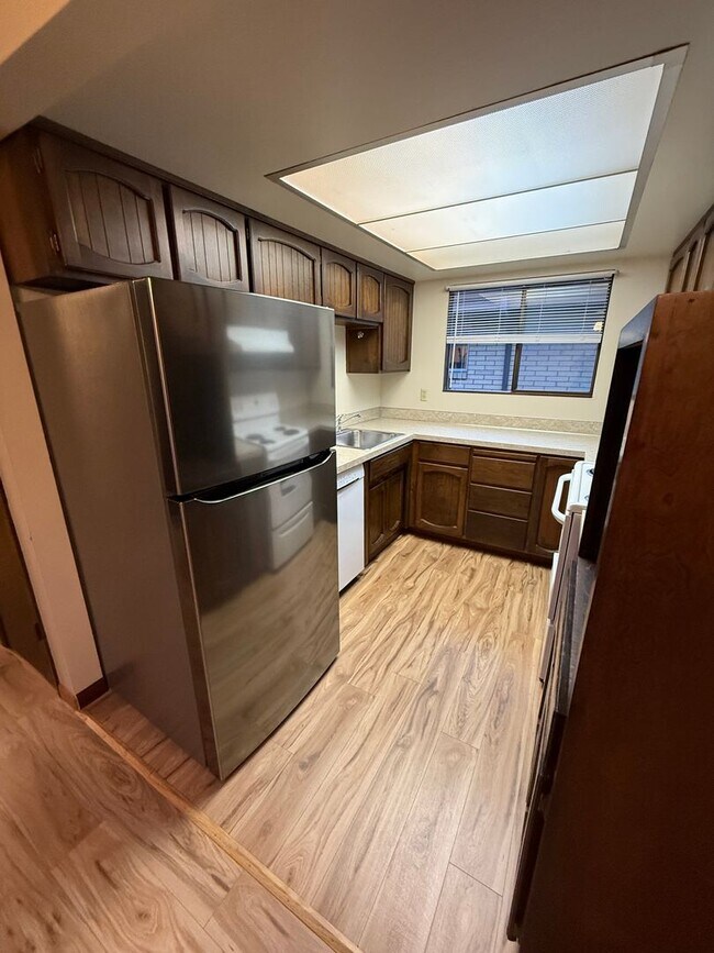 Building Photo - Charming Retro-Style 2BR in Prime Downtown Location