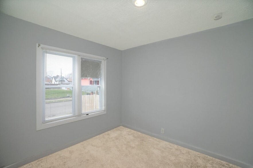 Building Photo - 6074 Tarnow St