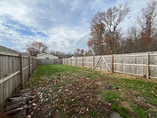 Building Photo - 1209 Rosewood Dr NE