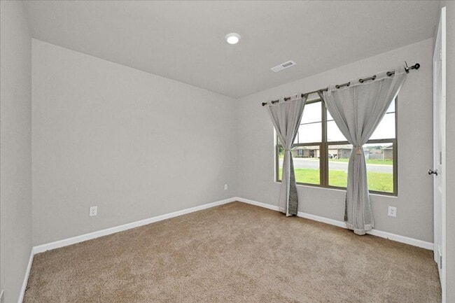 Building Photo - 4 Bedroom, 2 Bath
