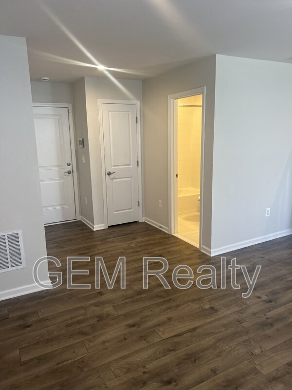 Building Photo - 1833 Sag Harbor Ln
