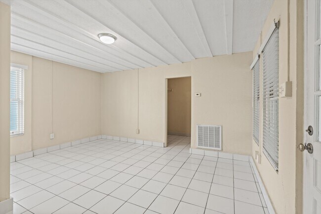 Building Photo - 137 Riberia St