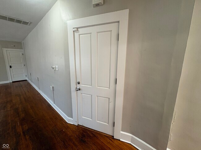 Building Photo - 4842 N College Ave