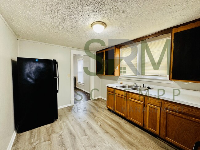 Building Photo - Charming 2-3 Bedroom House off Taylor Blvd! Section 8 accepted