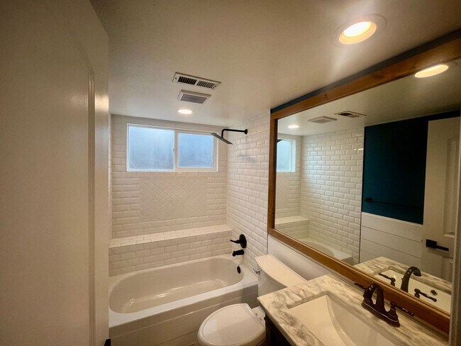 Building Photo - Beautifully Renovated 4-Bedroom Home in Canterberry Crossing