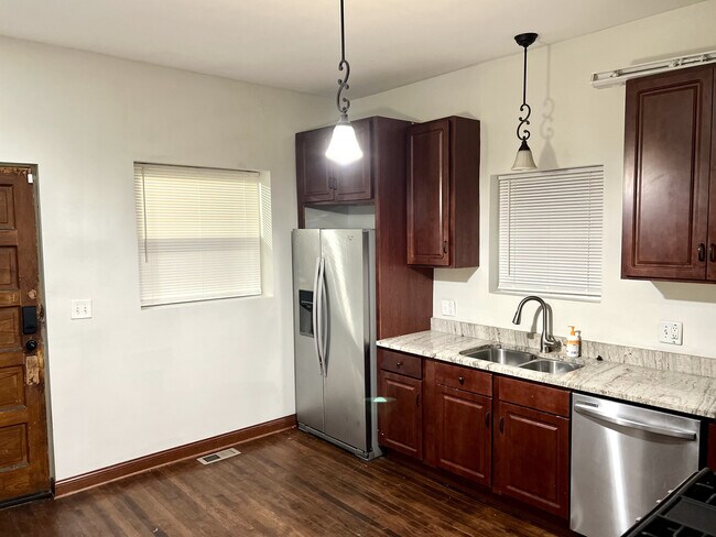 Building Photo - 4116 W Cermak Rd