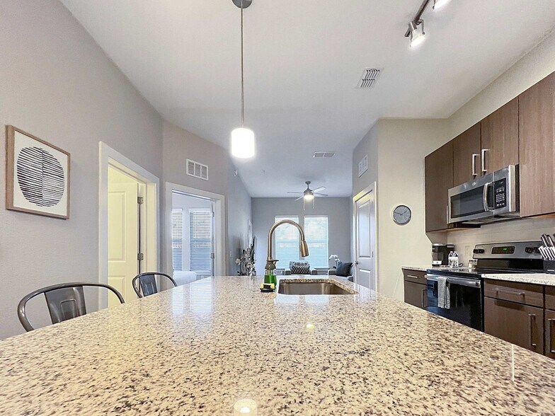 Building Photo - 2615 N Grady Ave