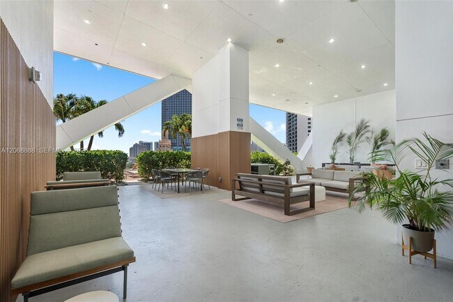 Building Photo - 888 Biscayne Blvd