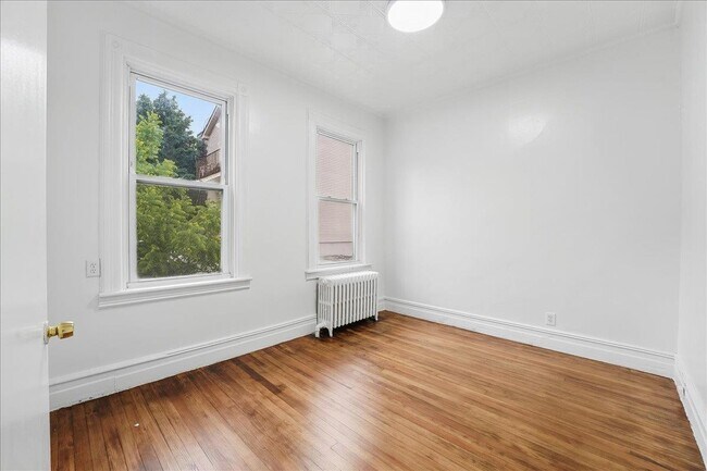 Building Photo - 144 Nelson Ave