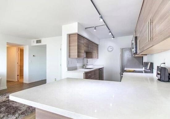 Building Photo - 720 Bayshore Dr