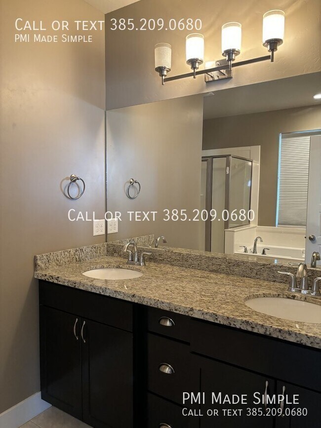 Building Photo - Charming 4-Bed Saratoga Springs Townhome w...