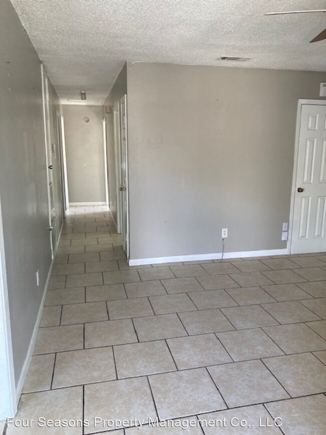 Building Photo - 3 br, 1.5 bath House - 2700 E. Angela Circle