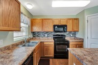 Building Photo - 2576 Jordan Ridge Dr